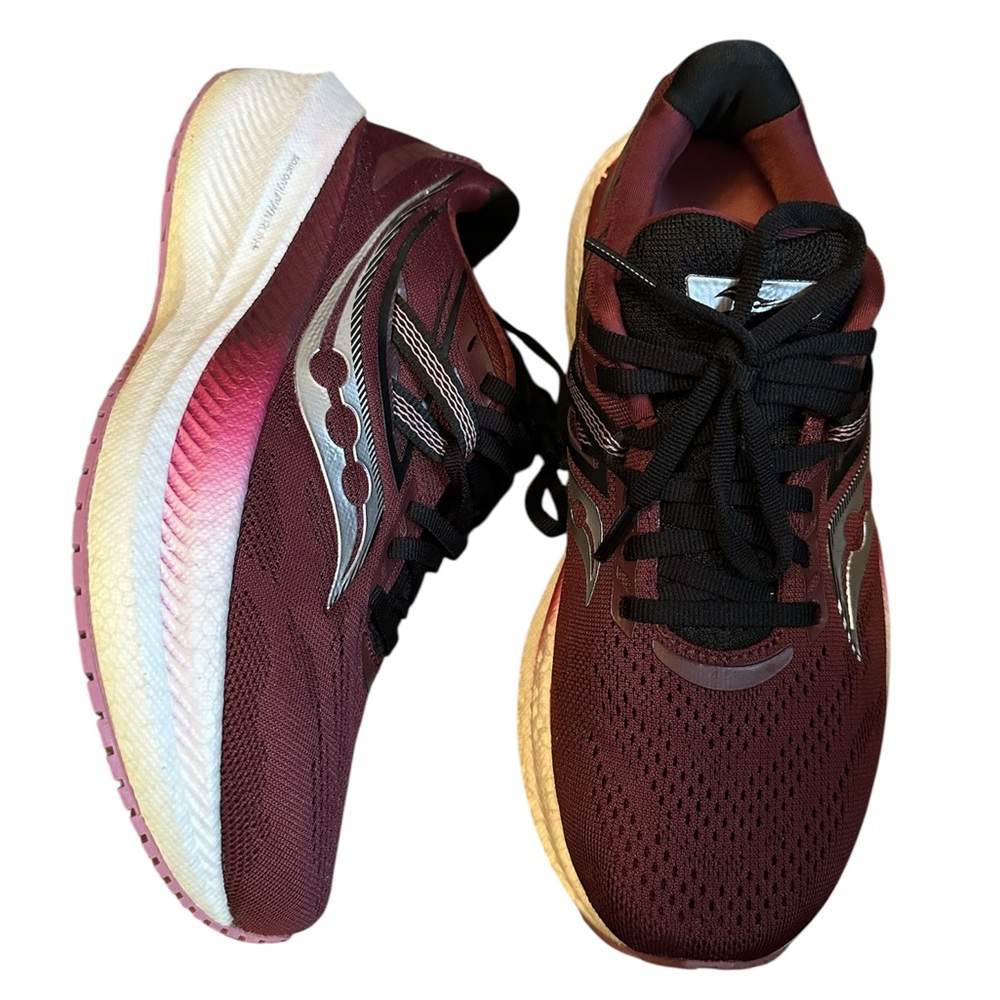 Saucony Women's Triumph 20 Running Shoe Size 7 Burgundy